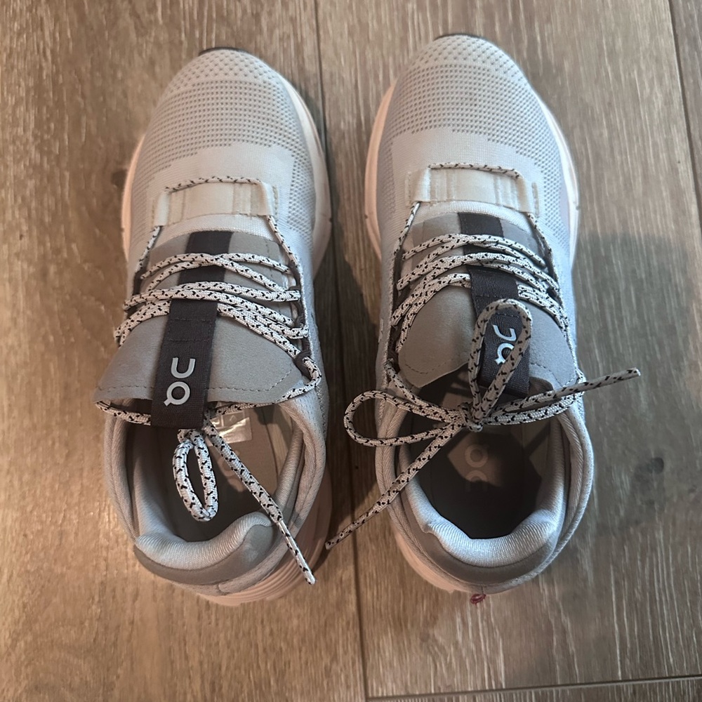 Light Gray Women's Running Sneakers with Reflective Laces